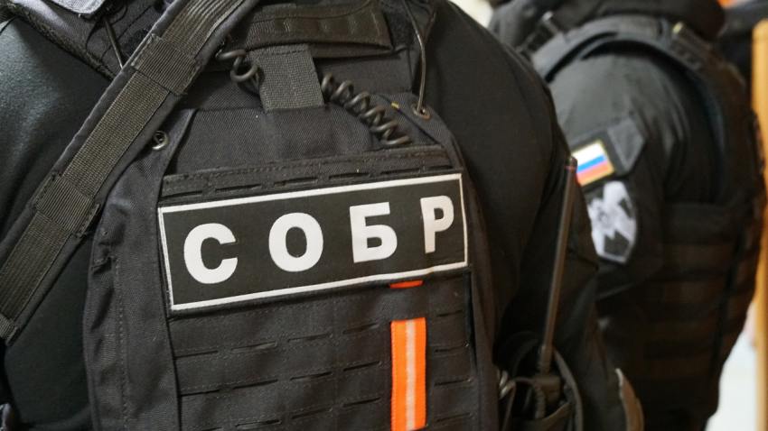 При содействии СОБР Управления Росгвардии по Архангельской области задержан подозреваемый в совершении убийства